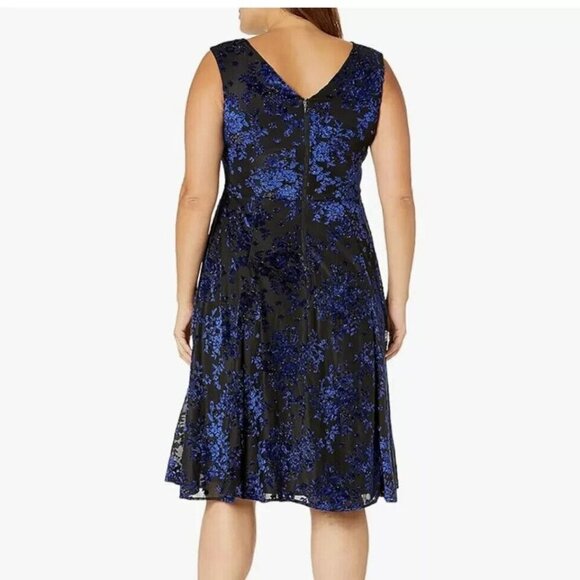 Betsey Johnson Burnout Fit & Flare Dress Women Size 10 Black Blue - Picture 2 of 16